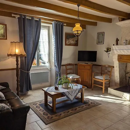 Semesterbostad De Peche Au Bord De La Charente Avec Wifi Et Parking - Fr-1-653-189 *
