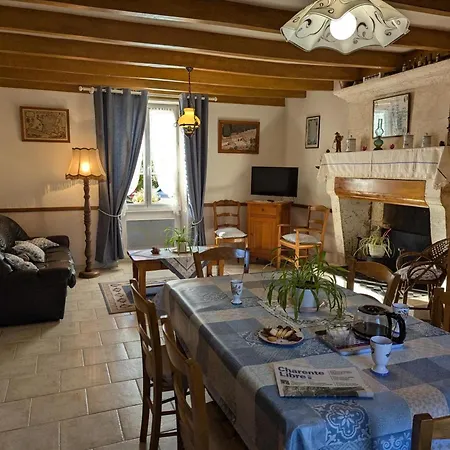 Familial Avec Jardin Au Bord De L'eau, Terrasses, Velo, Jeux, Proche Charente, Wifi Inclus - Fr-1-653-189