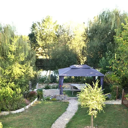 Familial Avec Jardin Au Bord De L'eau, Terrasses, Velo, Jeux, Proche Charente, Wifi Inclus - Fr-1-653-189 Saint-Genis-d'Hiersac