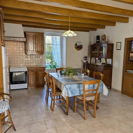 Familial Avec Jardin Au Bord De L'eau, Terrasses, Velo, Jeux, Proche Charente, Wifi Inclus - Fr-1-653-189