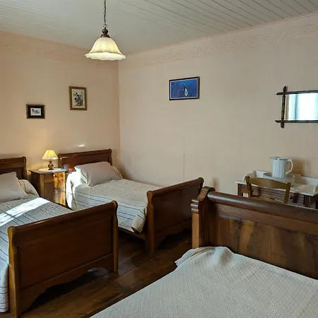 Holiday home Familial Avec Jardin Au Bord De L'eau, Terrasses, Velo, Jeux, Proche Charente, Wifi Inclus - Fr-1-653-189