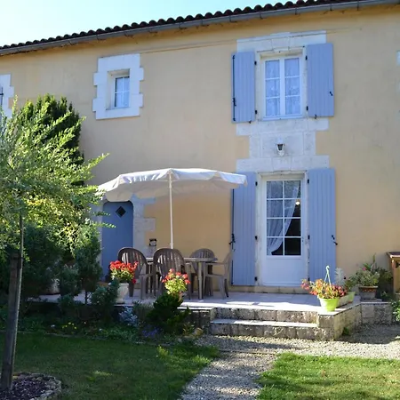 Holiday home Familial Avec Jardin Au Bord De L'eau, Terrasses, Velo, Jeux, Proche Charente, Wifi Inclus - Fr-1-653-189 Saint-Genis-d'Hiersac